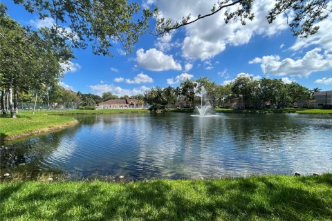 Condominio en alquiler en Pembroke Pines, Florida, 2 dormitorios, 81.85 m2 № 1976052 - foto 26