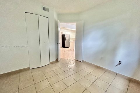 Condominio en alquiler en Pembroke Pines, Florida, 2 dormitorios, 81.85 m2 № 1976052 - foto 13