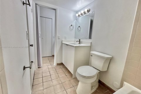 Condominio en alquiler en Pembroke Pines, Florida, 2 dormitorios, 81.85 m2 № 1976052 - foto 16