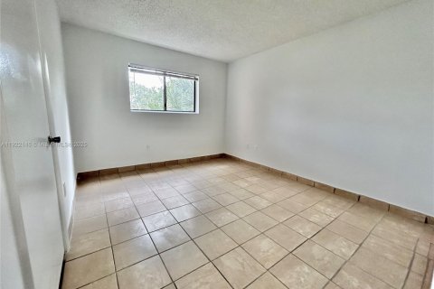 Condominio en alquiler en Pembroke Pines, Florida, 2 dormitorios, 81.85 m2 № 1976052 - foto 20