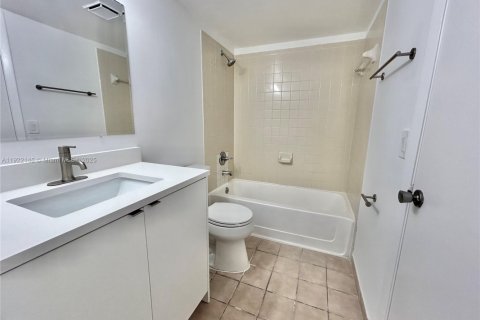 Condominio en alquiler en Pembroke Pines, Florida, 2 dormitorios, 81.85 m2 № 1976052 - foto 15