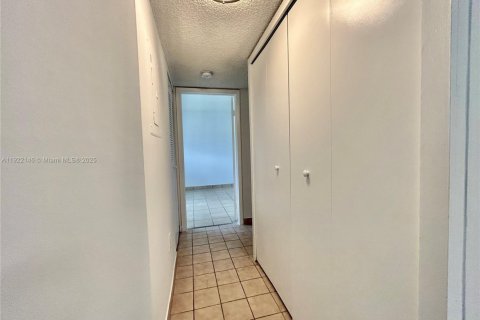 Condominio en alquiler en Pembroke Pines, Florida, 2 dormitorios, 81.85 m2 № 1976052 - foto 14