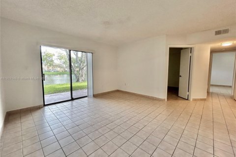 Condominio en alquiler en Pembroke Pines, Florida, 2 dormitorios, 81.85 m2 № 1976052 - foto 7