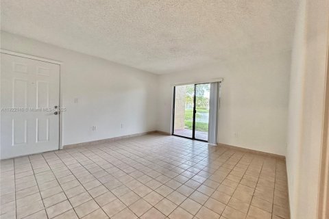 Condominio en alquiler en Pembroke Pines, Florida, 2 dormitorios, 81.85 m2 № 1976052 - foto 8
