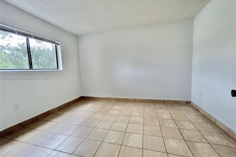 Condominio en alquiler en Pembroke Pines, Florida, 2 dormitorios, 81.85 m2 № 1976052 - foto 18