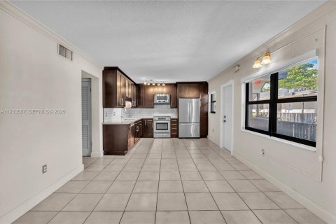 Apartamento en alquiler en Miami, Florida, 2 dormitorios, 63.08 m2 № 1992095 - foto 5