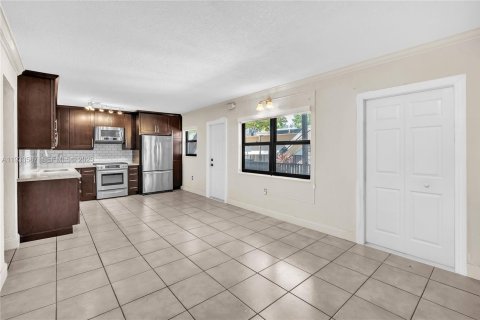 Apartamento en alquiler en Miami, Florida, 2 dormitorios, 63.08 m2 № 1992095 - foto 4