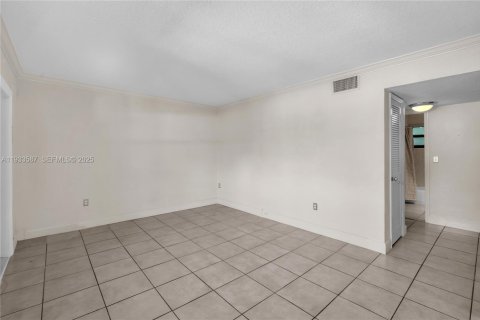 Apartamento en alquiler en Miami, Florida, 2 dormitorios, 63.08 m2 № 1992095 - foto 10