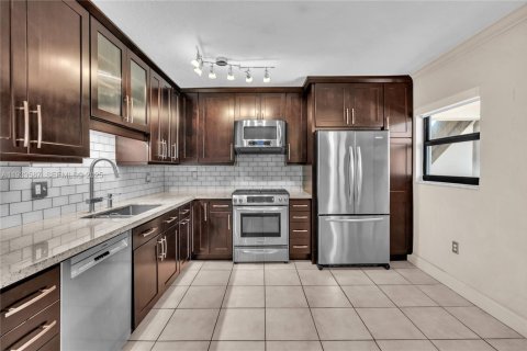 Apartamento en alquiler en Miami, Florida, 2 dormitorios, 63.08 m2 № 1992095 - foto 8