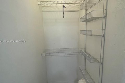 Appartement à louer à Miami Springs, Floride: 1 chambre, 157.38 m2 № 1889099 - photo 8