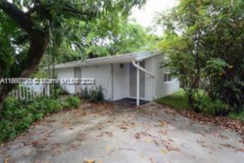 Appartement à louer à Miami Springs, Floride: 1 chambre, 157.38 m2 № 1889099 - photo 1