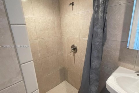 Appartement à louer à Miami Springs, Floride: 1 chambre, 157.38 m2 № 1889099 - photo 6