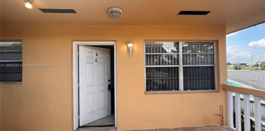 Condominio en Hallandale Beach, Florida, 1 dormitorio № 1929061