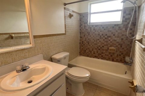 Condominio en alquiler en Hallandale Beach, Florida, 1 dormitorio, 57.6 m2 № 1929061 - foto 9