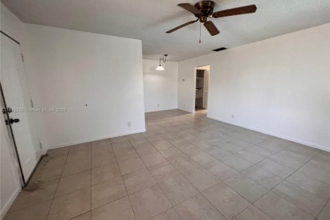 Condominio en alquiler en Hallandale Beach, Florida, 1 dormitorio, 57.6 m2 № 1929061 - foto 5