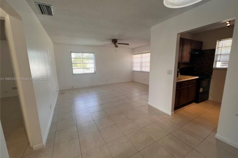 Condominio en alquiler en Hallandale Beach, Florida, 1 dormitorio, 57.6 m2 № 1929061 - foto 4
