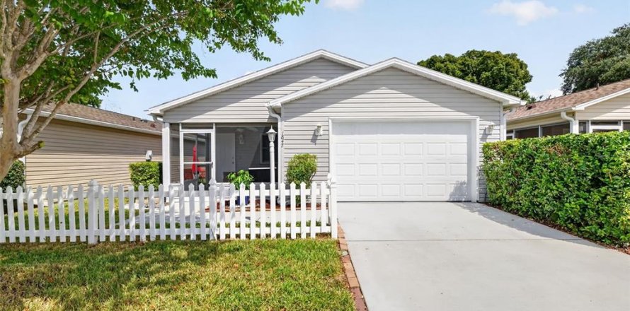 Villa ou maison à The Villages, Floride 2 chambres, 104.14 m2 № 2405504