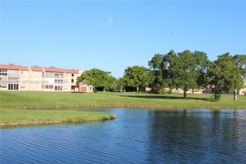Condo in Sunrise, Florida, 2 bedrooms  № 2076531 - photo 14