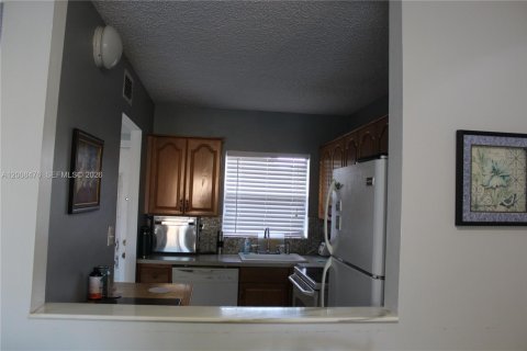 Condo in Sunrise, Florida, 2 bedrooms  № 2076531 - photo 6