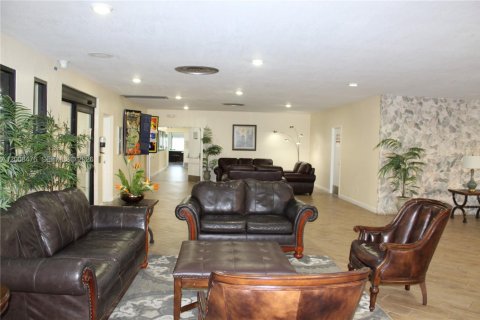 Condo in Sunrise, Florida, 2 bedrooms  № 2076531 - photo 3