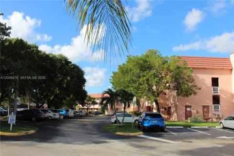 Condo in Sunrise, Florida, 2 bedrooms  № 2076531 - photo 12