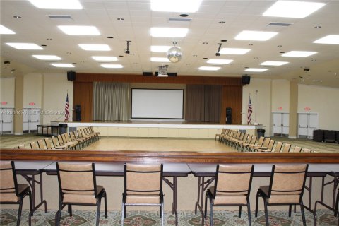 Condo in Sunrise, Florida, 2 bedrooms  № 2076531 - photo 23