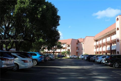 Condo in Sunrise, Florida, 2 bedrooms  № 2076531 - photo 10