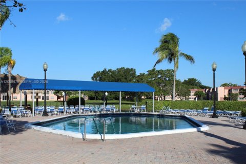 Condo in Sunrise, Florida, 2 bedrooms  № 2076531 - photo 18