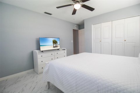 Villa ou maison à louer à Sarasota, Floride: 3 chambres, 163.97 m2 № 220790 - photo 24