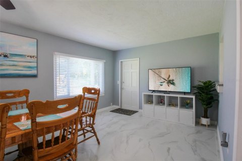 Villa ou maison à louer à Sarasota, Floride: 3 chambres, 163.97 m2 № 220790 - photo 18