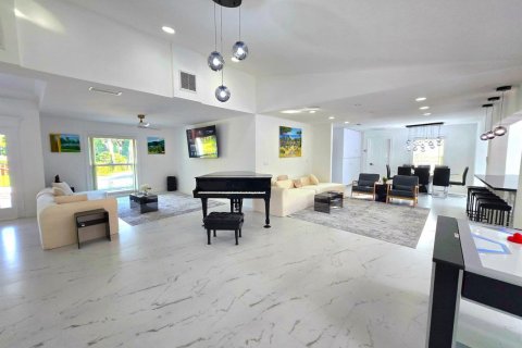 House in Wellington, Florida 5 bedrooms, 315.87 sq.m. № 2177040 - photo 10