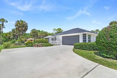 House in Wellington, Florida 5 bedrooms, 315.87 sq.m. № 2177040 - photo 2