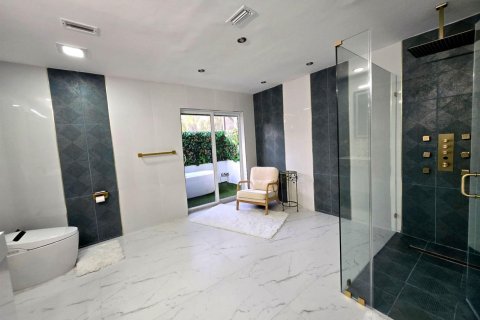 House in Wellington, Florida 5 bedrooms, 315.87 sq.m. № 2177040 - photo 30