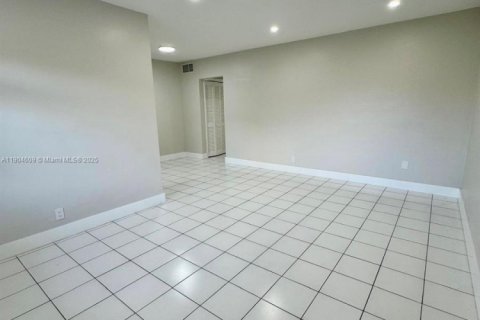 Apartamento en alquiler en Hollywood, Florida, 1 dormitorio, 65.03 m2 № 1956499 - foto 9