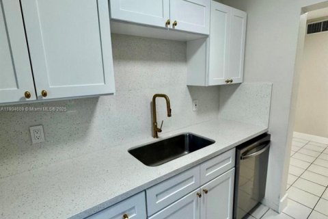 Apartamento en alquiler en Hollywood, Florida, 1 dormitorio, 65.03 m2 № 1956499 - foto 3