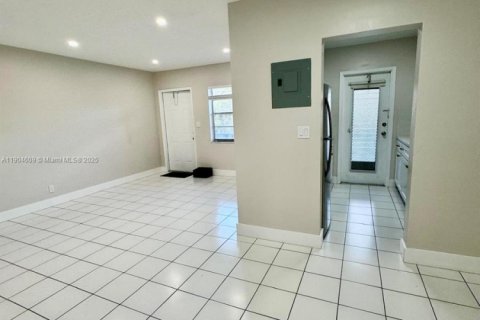 Apartamento en alquiler en Hollywood, Florida, 1 dormitorio, 65.03 m2 № 1956499 - foto 6