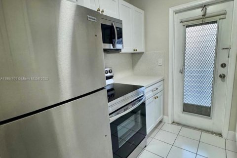 Apartamento en alquiler en Hollywood, Florida, 1 dormitorio, 65.03 m2 № 1956499 - foto 1