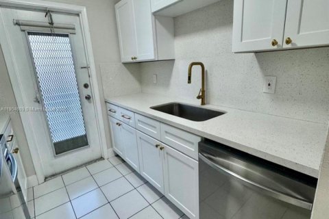 Apartamento en alquiler en Hollywood, Florida, 1 dormitorio, 65.03 m2 № 1956499 - foto 2