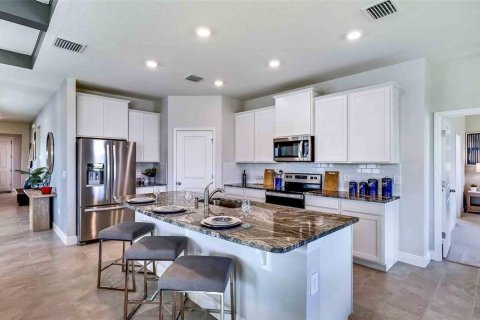 House in Lakewood Ranch, Florida 4 bedrooms, 258.92 sq.m. № 1510537 - photo 10