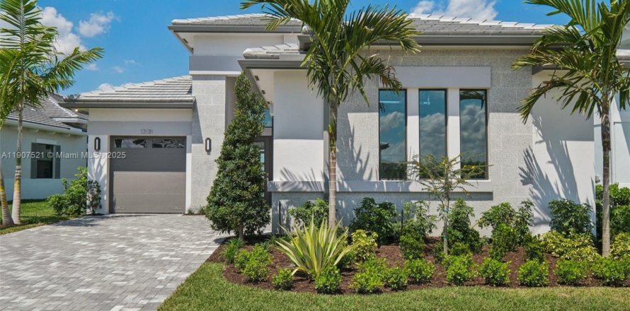 House in Palm Beach Gardens, Florida 3 bedrooms, 228.91 sq.m. № 2012670