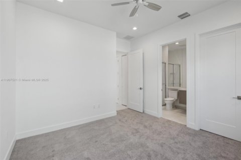 House in Palm Beach Gardens, Florida 3 bedrooms, 228.91 sq.m. № 2012670 - photo 18