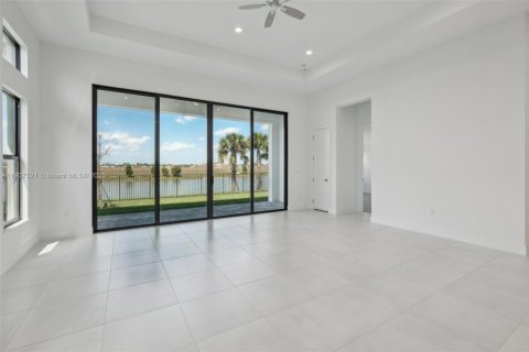 House in Palm Beach Gardens, Florida 3 bedrooms, 228.91 sq.m. № 2012670 - photo 9