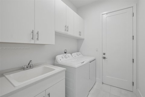 House in Palm Beach Gardens, Florida 3 bedrooms, 228.91 sq.m. № 2012670 - photo 16