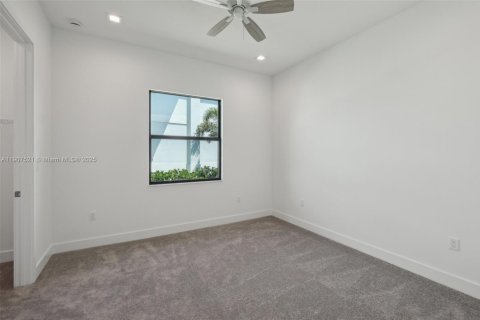 House in Palm Beach Gardens, Florida 3 bedrooms, 228.91 sq.m. № 2012670 - photo 17