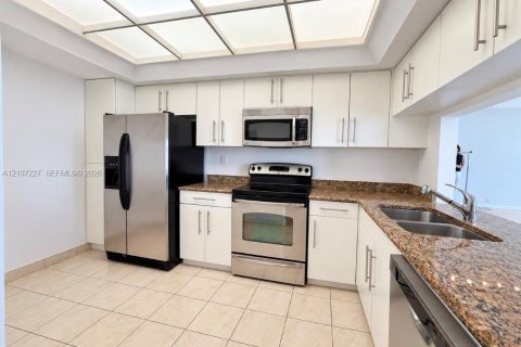 Copropriété à vendre à Miami, Floride: 1 chambre, 77.67 m2 № 2421477 - photo 7