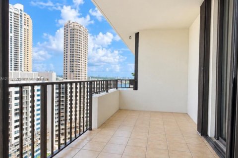 Copropriété à vendre à Miami, Floride: 1 chambre, 77.67 m2 № 2421477 - photo 4