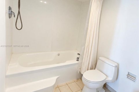 Copropriété à vendre à Miami, Floride: 1 chambre, 77.67 m2 № 2421477 - photo 14