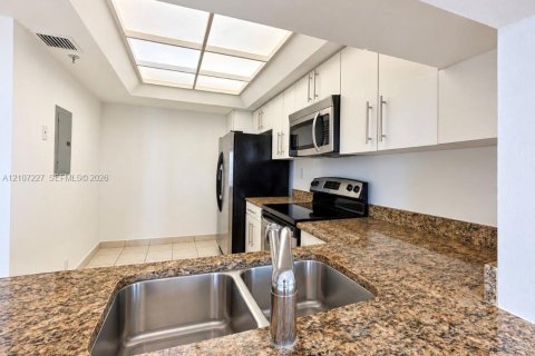 Copropriété à vendre à Miami, Floride: 1 chambre, 77.67 m2 № 2421477 - photo 9