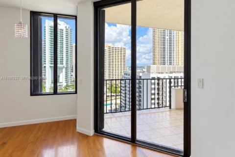 Copropriété à vendre à Miami, Floride: 1 chambre, 77.67 m2 № 2421477 - photo 5