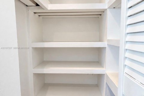 Copropriété à vendre à Miami, Floride: 1 chambre, 77.67 m2 № 2421477 - photo 15
